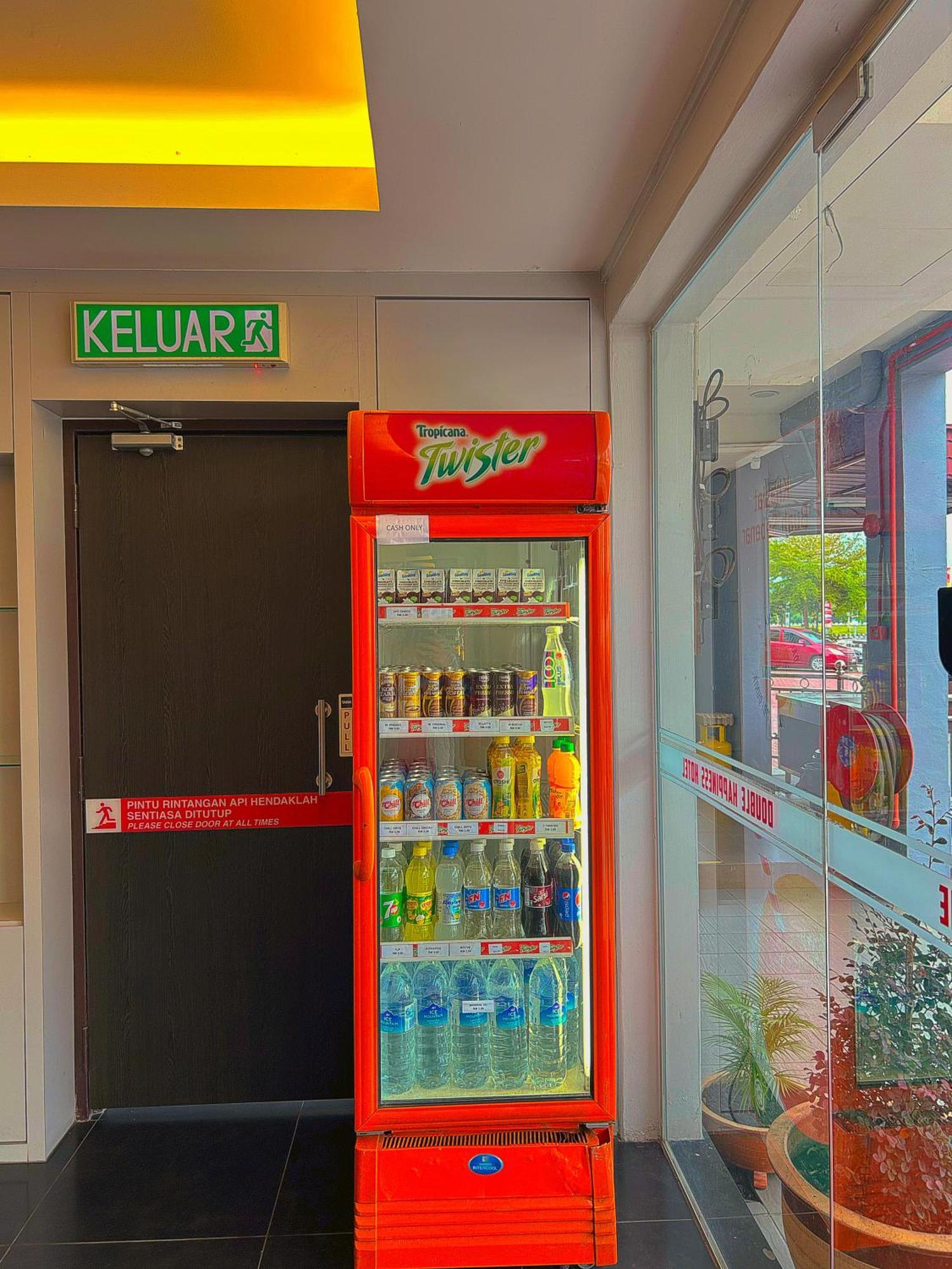 Double Happiness Hotel Sitiawan Bagian luar foto
